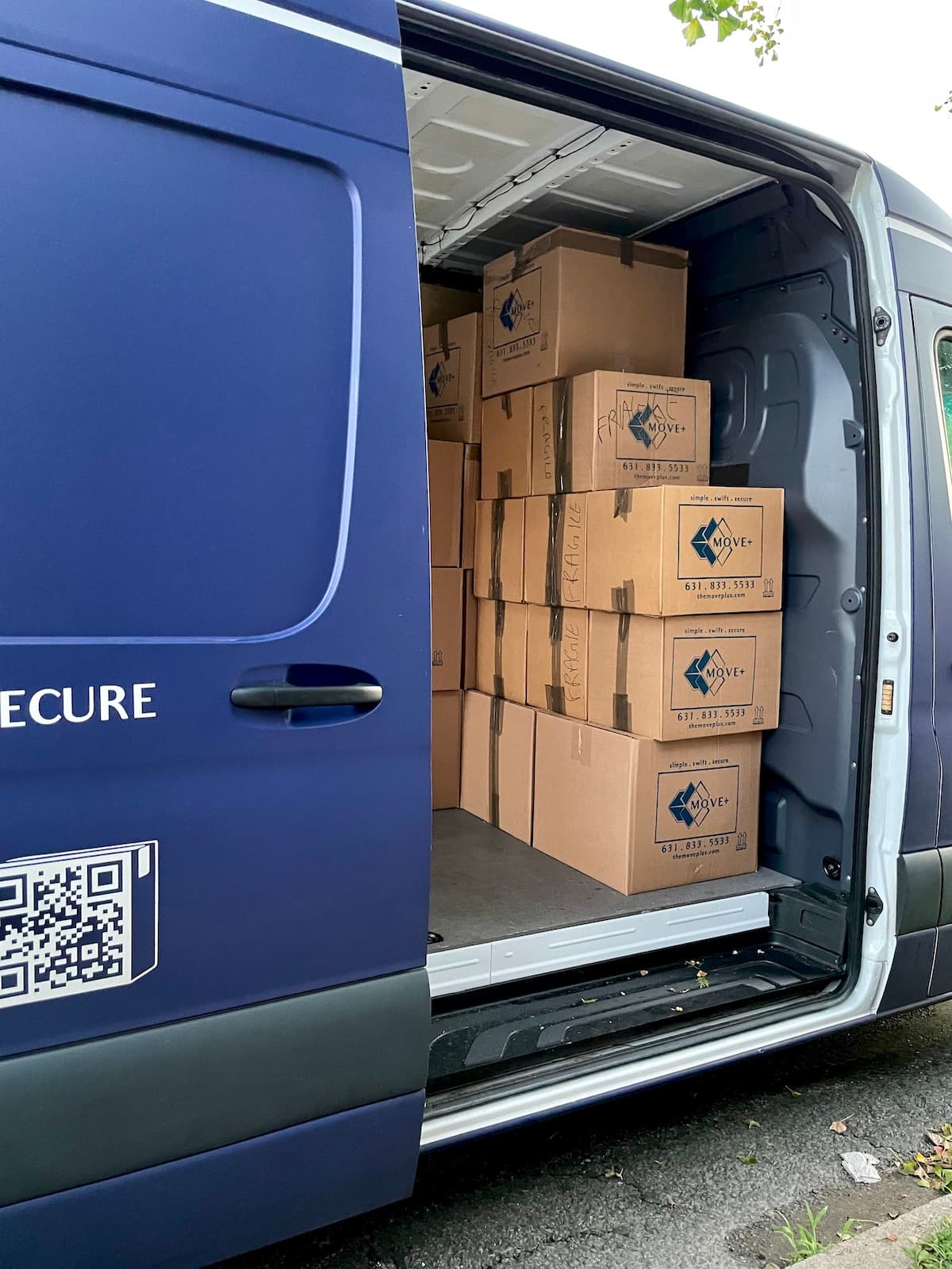 /assets/images/services/commercial/boxes_in_van.jpeg